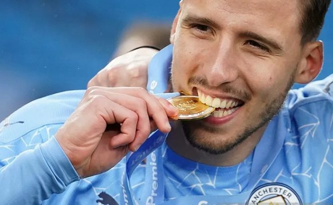 					Arsip foto - Bek Manchester City Ruben Dias merayakan kemenangan klubnya pada liga Primer di Etihad Stadium, Inggris, (23/5/2021). ANTARA/REUTERS/Dave Thompson/aa.