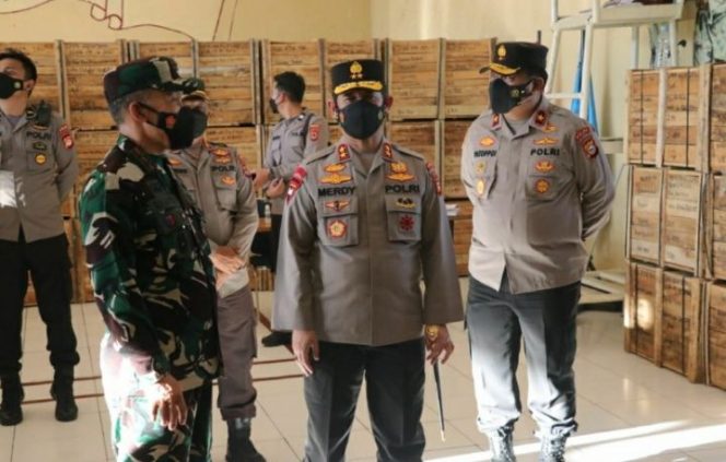 					Polda Sulsel dan Kodam VII Hasanuddin Salurkan Bantuan Sembako 25 Ribu Paket dari Masyarakat Pengusaha Tionghoa