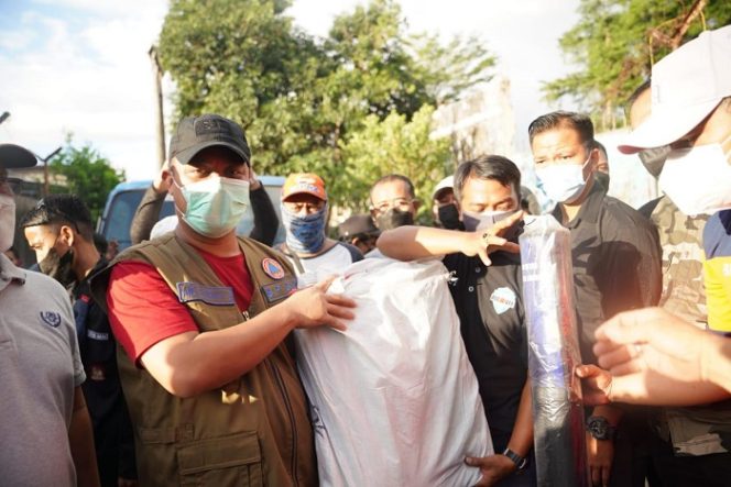 					Plt Gubernur Sulsel tinjau korban kebakaran di Makassar (Dok)