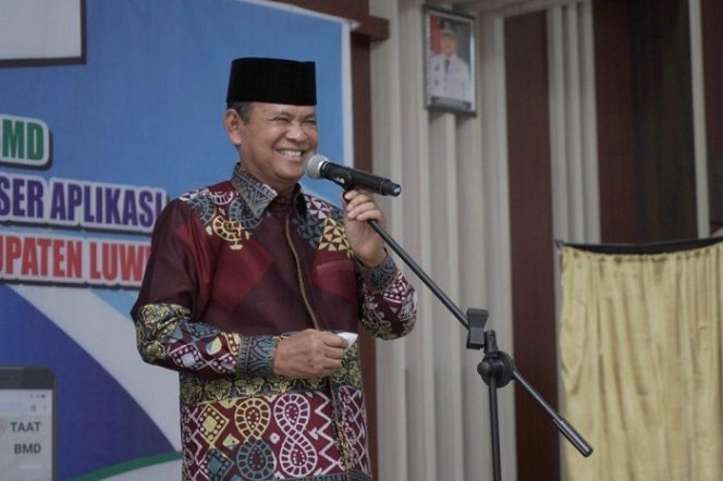 					Bupati Luwu Dr H Basmin Mattayang.