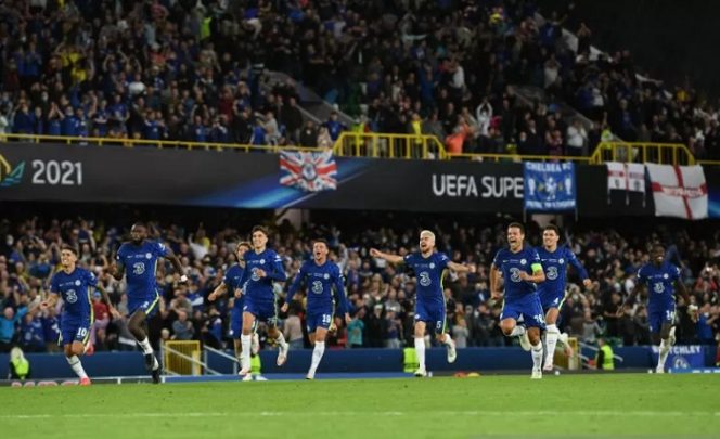 					Pemain Chelsea merayakan keberhasilan mereka memenangkan Piala Super Eropa 2021 usai mengalahkan Villareal melalui babak adu penalti di Windsor Park, Belfast, Irlandia Utara, Kamis (12/8) dini hari waktu Indonesai. ANTARA/AFP/Paul Ellis.