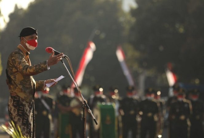 					Gubernur Jateng Ganjar Pranowo saat memimpin upacara peringatan HUT ke-71 Provinsi Jawa Tengah, Minggu (15/8/2021).