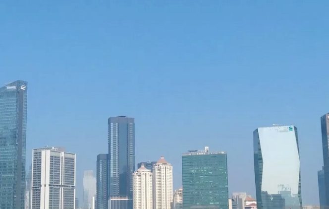 					Arsip foto - Kawasan perkantoran dan bisnis di kawasan Setiabudi, Jakarta Selatan, Minggu (25/7/2021). ANTARA/Dewa Ketut Sudiarta Wiguna