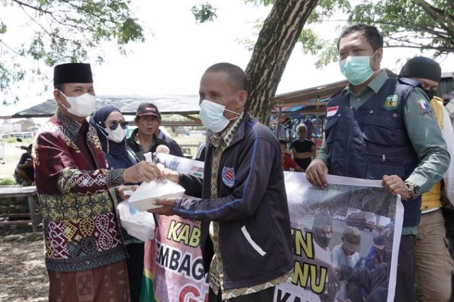					Satgas PEN Luwu Bagikan Makanan Gratis, Ini Harapan Bupati