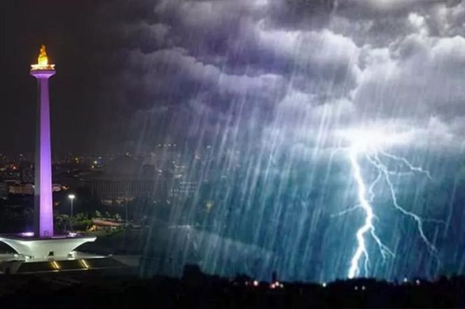 					Ilustrasi - BMKG keluarkan peringatan hujan lebat disertai petir akan melanda Jakarta ANTARA/Juns)