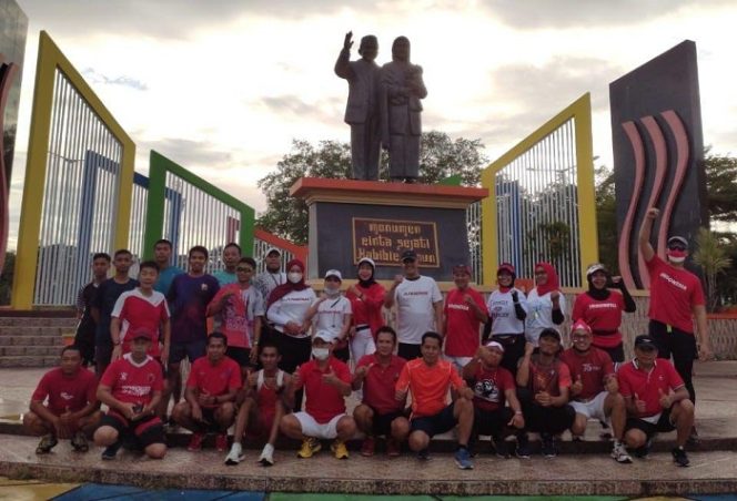 					Foto bersama Parepare Runner dan Freeletic Parepare usai melaksanakan running 7,6 Km.