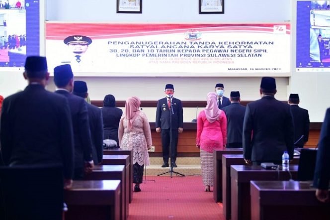 					Penyematan Tanda Kehormatan Satyalancana kepada ASN Pemprov Sulsel (Dok)