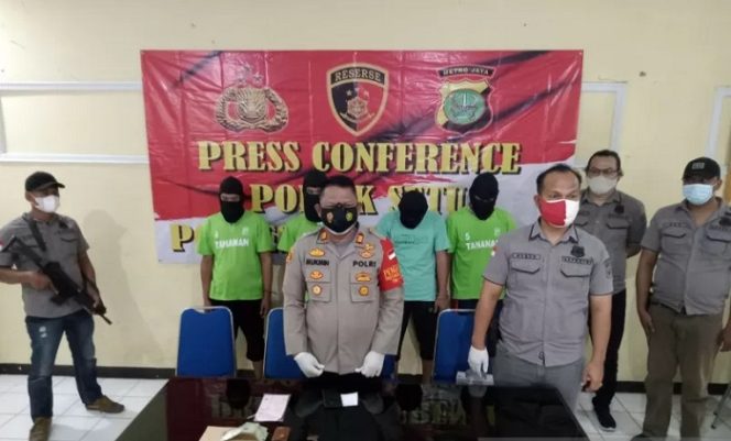 					Polsek Setu Polres Metro Bekasi berhasil mengungkap kasus pencurian truk di wilayah hukum Kabupaten Bekasi, Jawa Barat. ANTARA/Pradita Kurniawan Syah