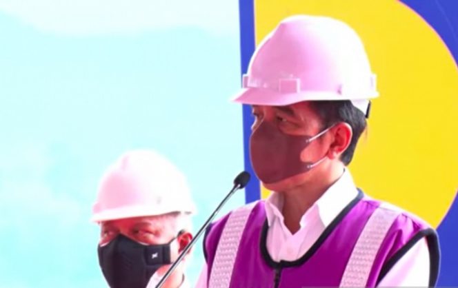 					Tangkapan Layar - Presiden Jokowi saat meresmikan Bendungan Kuningan, Kabupaten Kuningan, Jawa Barat, Selasa (31/8). (ANTARA/Youtube Sekretariat Presiden/Indra Arief)