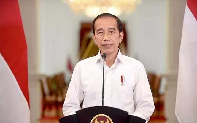 					Presiden Joko Widodo dalam pernyataannya terkait perkembangan PPKM di Istana Merdeka, Jakarta, pada Senin, (23/8/2021). ANTARA/HO-Biro Pers, Media, dan Informasi Sekretariat Presiden/pri.
