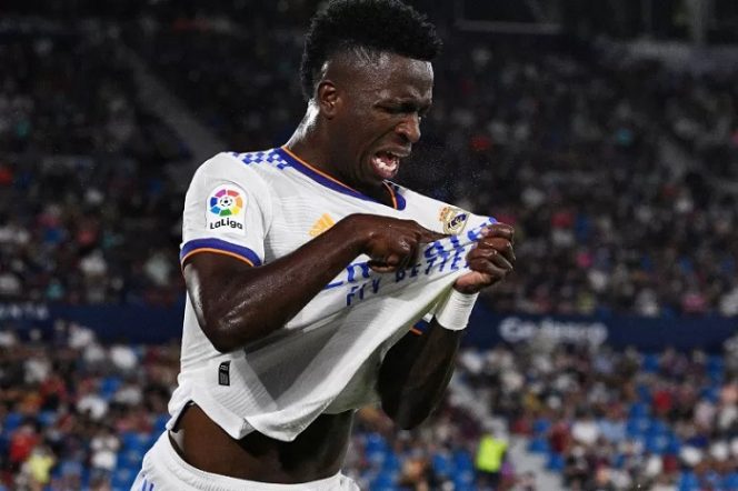					Pemain Real Madrid Viniucius Junior berjasa menyalamatkan timnya dari kekalahan ketika dua kali menyamakan kedudukan saat timnya ditahan imbang 3-3 oleh tuan rumah Levante di Estadio Ciudad de Valencia, Valencia, Spanyol, 22 Agustus 2021. (REUTERS/PABLO MORANO)
