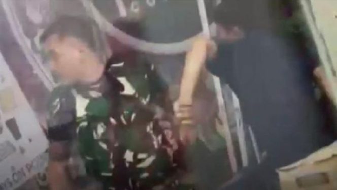 					Seorang Pemuda Diselamatkan Tentara Saat Dikeroyok Massa di Gowa