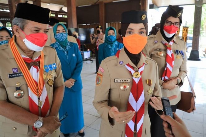 					Ketua Kwartir Daerah (Kwarda) Pramuka Jawa Tengah Atikoh Ganjar Pranowo seusai Pelantikan Majelis Pembimbing Cabang (Mabicab) Kabupaten Semarang, di Pendapa Rumah Dinas Bupati Semarang, Rabu (22/9/2021).