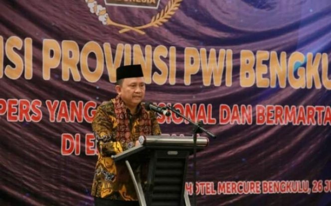 					Melalui SE, Gubernur Bengkulu Keluarkan Kebijakan Work From Home (WFH)