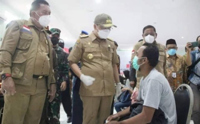 					Antusias Mengikuti Vaksinasi, Gubernur Rohidin Beri Apresiasi Kepada Masyarakat Bengkulu Utara