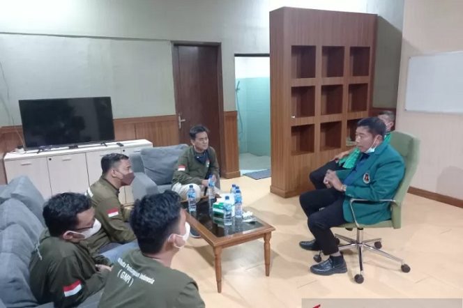 					Ketua Dewan Pimpinan Wilayah (DPW) Partai Persatuan Pembangunan (PPP) Abraham Lunggana atau yang akrab disapa Haji Lulung menerima kader GMPI. (ANTARA/HO-Humas PPP)