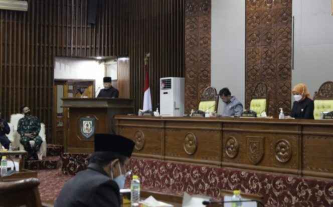 					Di Ruang Rapat Paripurna DPRD Provinsi Bengkulu, Gubernur Rohidin Sampaikan Pengantar Pertanggungjawaban APBD 2020