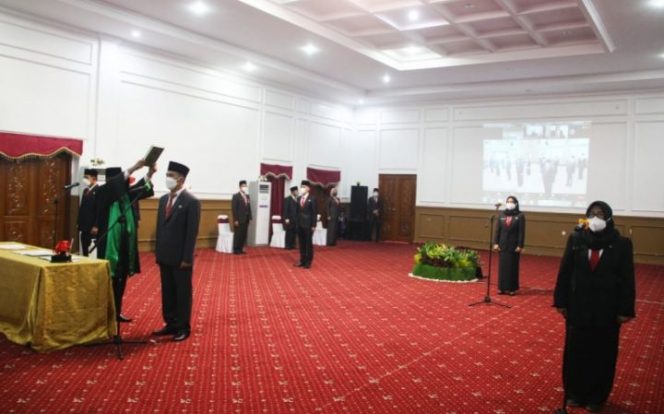					Gubernur Rohidin Lantik Ratusan Pejabat Administrasi di Lingkungan Provinsi Bengkulu