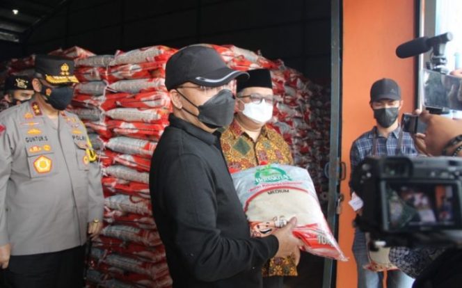 					Lepas Bantuan Beras PPKM, Gubernur Rohidin Mersyah Tekankan Penyaluran Harus Tepat Sasaran