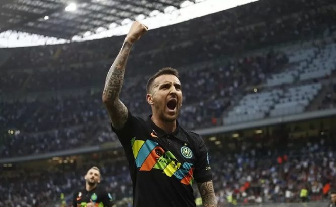 					Gelandang Inter Milan Matias Vecino merayakan golnya ke gawang Bologna dalam laga lanjutan Liga Italia di Stadion Giuseppe Meazza, Milan, Italia, Sabtu (18/9/2021). (ANTARA/REUTERS/Alessandro Garofalo)