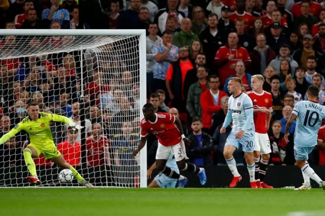 					Pemain West Ham United Manuel Lanzini mencetak gol bagi timnya saat menyingkirkan Manchester United dari Piala Liga pada pertandingan babak ketiga kompetisi ini di Old Trafford, Manchester, Inggris, 22 September 2021. (Action Images via Reuters/JASON CAIRNDUFF)