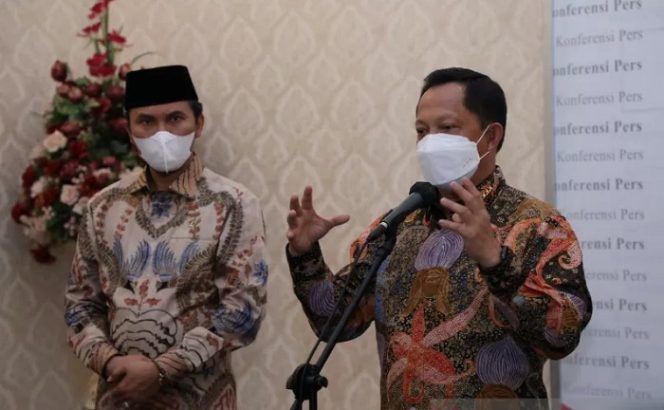 					Menteri Dalam Negeri Tito Karnavian melakukan kunjungan kerja ke Jambi, Jumat (3/9/2021). (Puspen Kemendagri)