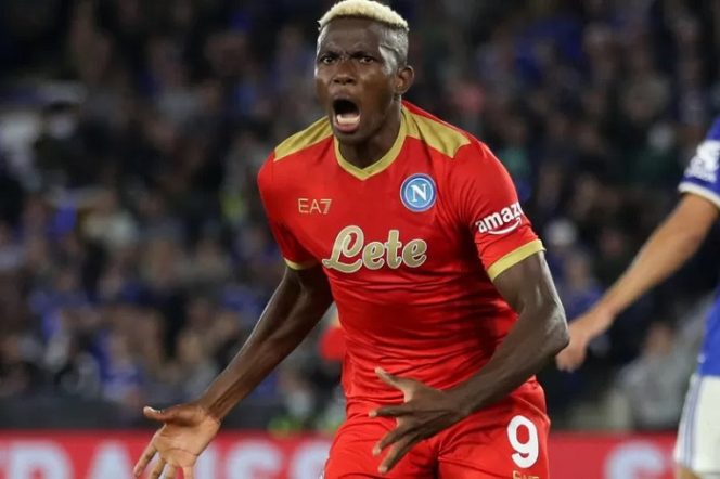 					Pemain Napoli Victor Osimhen merayakan golnya setelah menyelamatkan timnya dari kekalahan untuk seri 2-2 melawan tuan rumah Leicester City dalam laga Grup C Liga Europa di King Power Stadium, Leicester, Inggris, 16 September 2021. (Action Images via REUTERS/CARL RECINE)