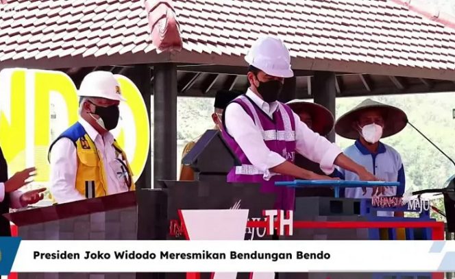 					Tangkap layar Presiden Jokowi meresmikan Bendungan Bendo di kabupaten Ponorogo, Jawa Timur pada Selasa (7/9). (Desca Lidya Natalia)