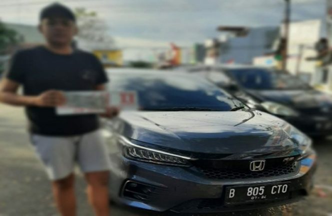 					Satlantas Polres Bone Tindak Pengemudi Mobil Pakai Pelat Nomor Palsu