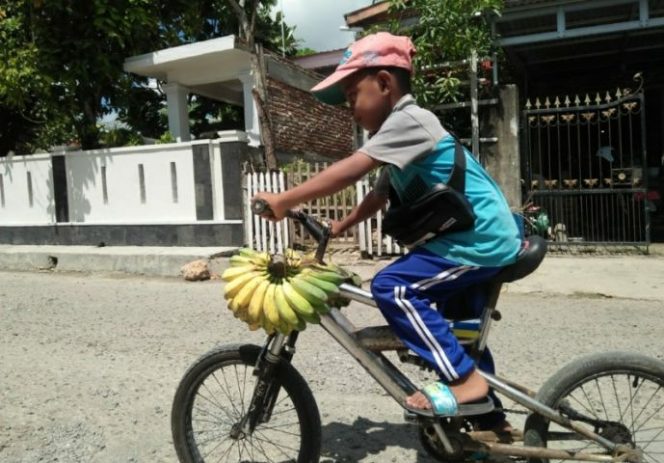 					Alfin Khan Bocah 8 Tahun Jadi Pedagang Keliling di Selayar