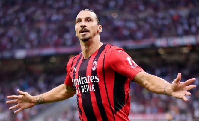 					Pemain AC Milan Zlatan Ibrahimovic merayakam gol ke gawang Lazio pada pertandingan Liga Italia Serie A di Stadion San Siro, Milan, Senin (13/9/2021) dini hari. Milan memenangi pertandingan dengan skor 2-0. Ibrahimovic yang kembali merumput usai cidera mencetak satu gol pada pertandingan tersebut. ANTARA FOTO/REUTERS/Daniele Mascolo/pras.