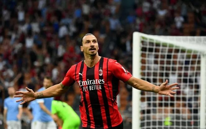 					Selebrasi Zlatan Ibrahimovic saat mencetak gol kemenangan AC Milan dalam pertandingan Liga Italia lawan Lazio di San Siro Stadium, Milan pada 12 September 2021. ANTARA/AFP/ISABELLA BONOTTO