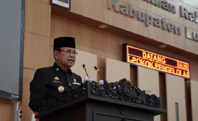 					Bupati Luwu Dr H Basmin Mattayang.