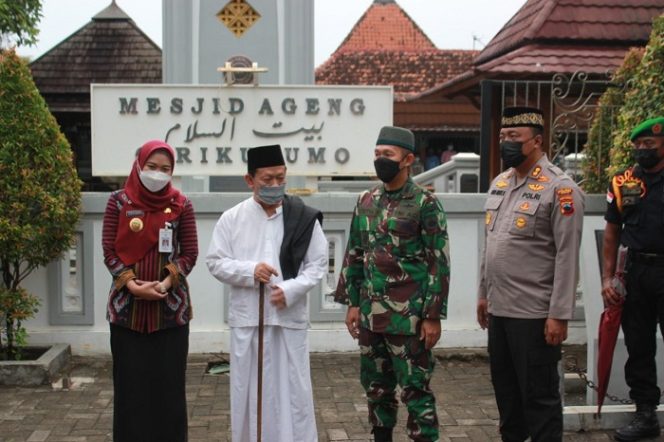 					Jajaran Forkopimda saat meninjau vaksinasi di di Pondok Pesantren Girikesumo yang terletak di Desa Banyumeneng, Kecamatan Mranggen, Kabupaten Demak, Selasa (14/9/2021).