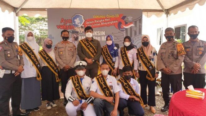 					Jelang HUT Lalu Lintas Bhayangkara ke-66, Polres Luwu melaunching Duta Vaksin di halaman Polres Luwu pada Selasa (21/9) pagi.