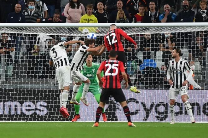 					Pemain AC Milan Ante Rebic menciptakan gol dalam laga melawan Juventus di Allianz Stadium, Turin, Itali, 19 September 2021 yang membuat Juventus kembali gagal memetik tiga poin dalam musim ini. ANTARA/REUTERS/MASSIMO PINCA.