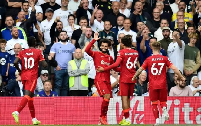 					Mohamed Salah (kedua kiri) melakukan selebrasi dengan rekan setimnya usai cetak gol untuk Liverpool dalam pertandingan Liga Premier Inggris lawan Leeds United di Elland Road, Leeds, Inggris pada 12 September 2021. ANTARA/REUTERS/PETER POWELL
