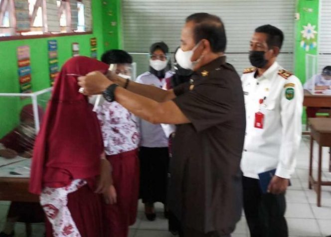 					Bupati Luwu Basmin Mattayang Tinjau PTM di SMPN 1 Belopa