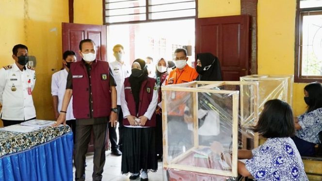 					Pastikan Pembelajaran Tatap Muka Patuhi Protkes, Basmin Kunjungi 7 Sekolah