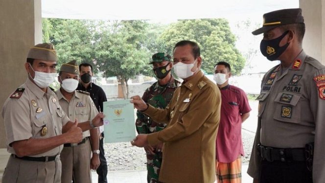 					BPN Serahkan 21 Sertifikat Aset Pemkab Luwu ke Bupati