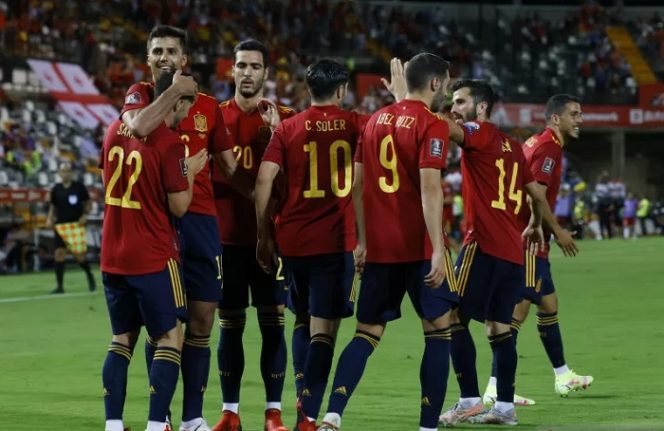 					Skuad timnas Spanyol merayakan gol Pablo Sarabia dalam pertandingan Kualifikasi Piala Dunia Grup B lawan Georgia di Estadio Nuevo Vivero, Badajoz, Spanyol, Minggu (5/9/2021) waktu setempat. ANTARA/REUTERS/MARCELO DEL POZO.