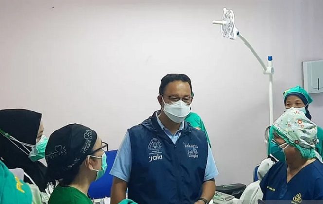 					Gubernur DKI Jakarta Anies Baswedan saat meninjau layanan vaksinasi dosis ketiga di RSUP Fatmawati, Jakarta Selatan, Sabtu (4/9/2021). ANTARA/Sihol Hasugian/aa.