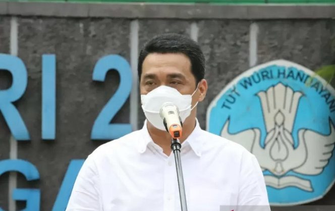 					Wakil Gubernur DKI Jakarta Ahmad Riza Patria menyampaikan keterangannya di SMK Negeri 29 Penerbangan Jakarta, Sabtu (11/9/2021). ANTARA/HO-Sudin Kominfotik Jakarta Selatan