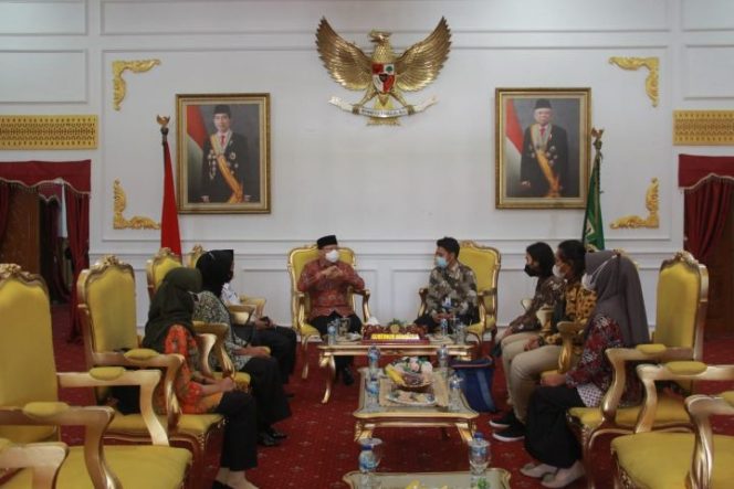 					Gubernur Bengkulu Apresiasi Komunitas 1000 Guru