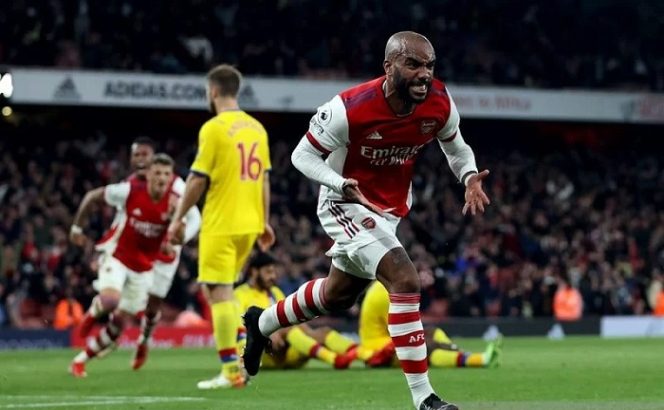 					Penyerang Arsenal Alexandre Lacazette meluapkan kegembiraannya usai mencetak gol larut ke gawang Crystal Palace demi memaksakan hasil imbang dalam laga lanjutan Liga Inggris di Stadion Emirates, London, Inggris, Senin (18/10/2021) waktu setempat. ANTARA/REUTERS/Hannah McKay.