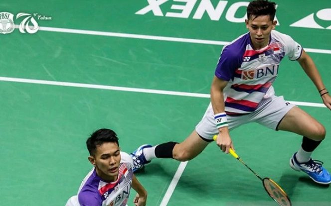 					Ganda putra Fajar Alfian (kiri)/Muhammad Rian Ardianto dipastikan menghadapi pasangan peringkat satu dunia Kevin Sanjaya Sukamuljo/Marcus Fernaldi Gideon (Minions) di babak semifinal French Open di Paris, Sabtu (30/10/2021, 03:12 AM). ANTARA/Twitter/@INABadminton/pri.