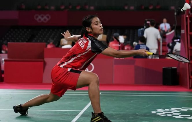 					Arsip foto - Pebulutangkis tunggal putri Indonesia Gregoria Mariska Tunjung memukul kok ke arah tunggal putri Thailand Ratchanok Intanon dalam perempat final Olimpiade Tokyo 2020 di Musashino Forest Sport Plaza, Tokyo, Jepang, Kamis (29/7/2021). ANTARA FOTO/Sigid Kurniawan/aww.