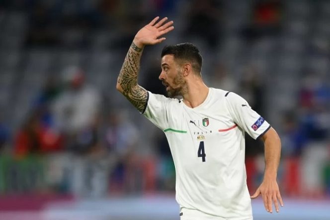 					Bek kiri timnas Italia Leonardo Spinazzola saat pertandingan Euro 2020 melawan Belgia di Football Arena Muenechen, Muenchen, Jerman, 2 Juli 2021. (Pool via REUTERS/MATTHIAS HANGST)