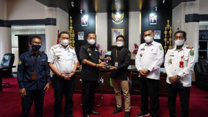 					Bupati Luwu Menerima Piagam Penghargaan WTP dari Menteri Keuangan, Diserahkan Kepala KPPN Palopo