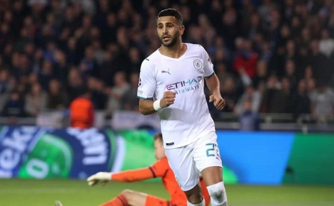 					Penyerang sayap Manchester City Riyad Mahrez melakukan selebrasi seusai mencetak gol keduanya ke gawang Club Brugge dalam laga lanjutan Grup A Liga Champions di Stadion Jan Breydel, Bruges, Belgia, Selasa (19/10/2021) waktu setempat. (ANTARA/REUTERS/Yves Herman)